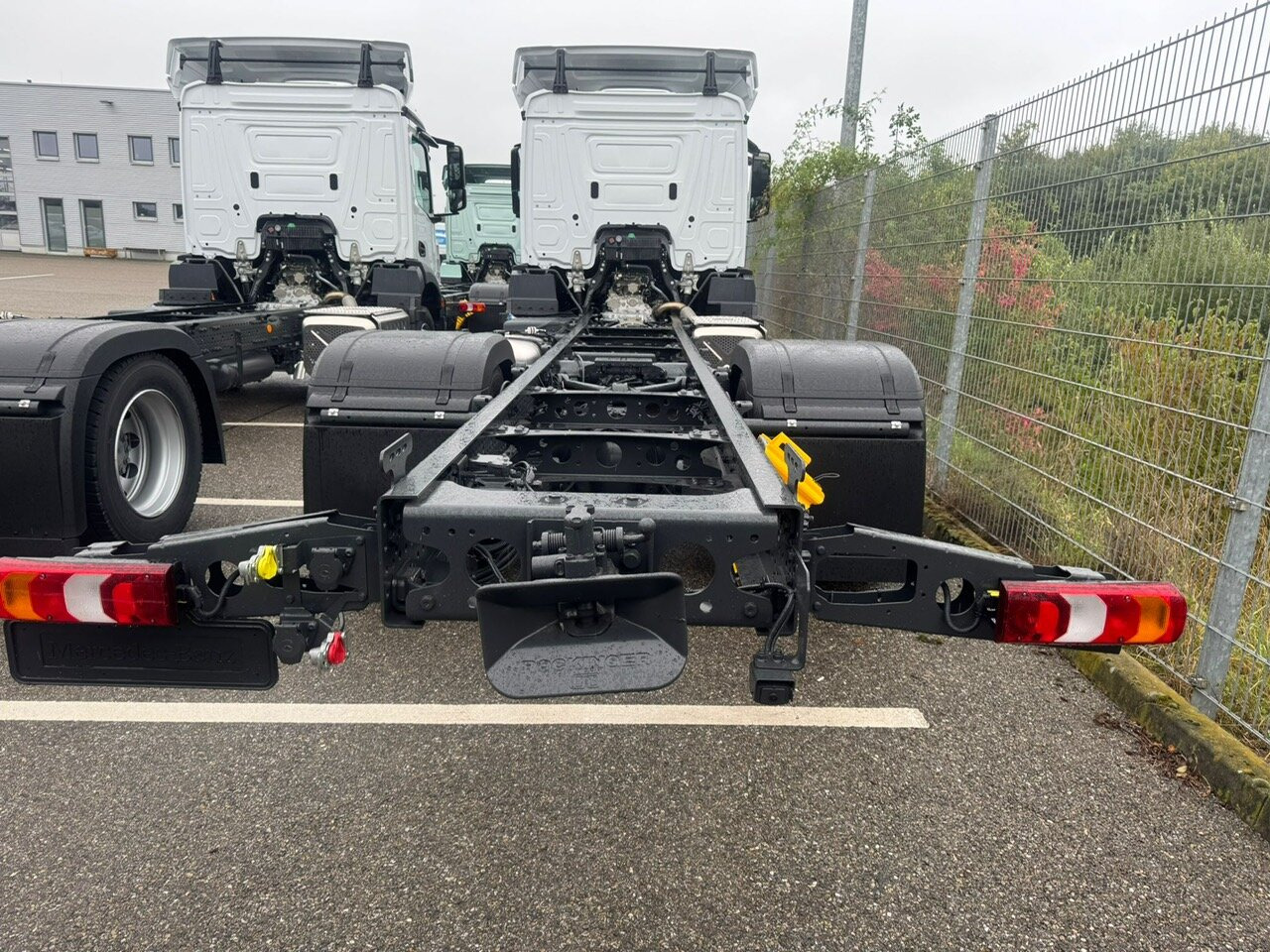 Mercedes-Benz Actros 1827/30 L 4x2 Actros 1827/30 L 4x2, Gardine, LBW - Tovornjak s kesonom: slika 2 Mercedes-Benz Actros 1827/30 L 4x2 Actros 1827/30 L 4x2, Gardine, LBW - Tovornjak s kesonom: slika 2