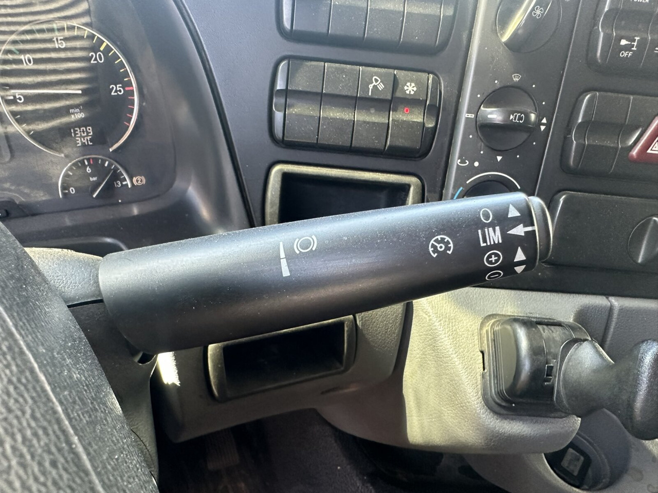 Mercedes-Benz Actros 2532 L 6x2 Actros 2532/41 L 6x2, EEV, Lenkachse - Tovornjak-šasija: slika 4 Mercedes-Benz Actros 2532 L 6x2 Actros 2532/41 L 6x2, EEV, Lenkachse - Tovornjak-šasija: slika 4