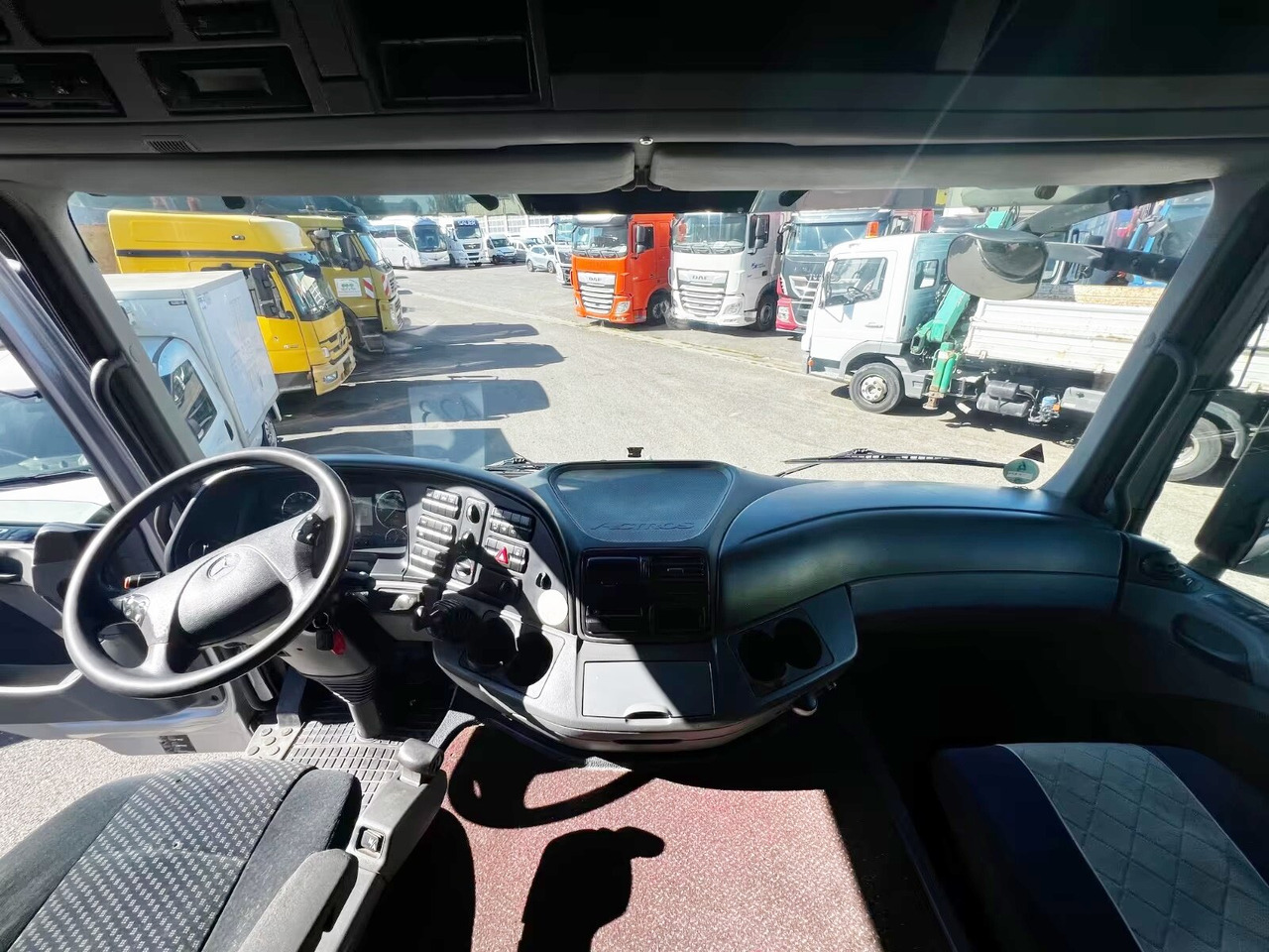Mercedes-Benz Actros 2544 L 6x2 Actros 2544 L 6x2, Lenkachse, Kran MKG HLK531HP-a5, Funk - Tovornjak s kesonom, Tovornjak z dvigalom: slika 2 Mercedes-Benz Actros 2544 L 6x2 Actros 2544 L 6x2, Lenkachse, Kran MKG HLK531HP-a5, Funk - Tovornjak s kesonom, Tovornjak z dvigalom: slika 2