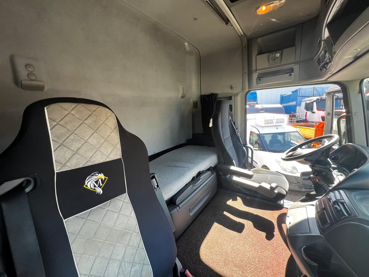 Mercedes-Benz Actros 2544 L 6x2 Actros 2544 L 6x2, Lenkachse, Kran MKG HLK531HP-a5, Funk - Tovornjak s kesonom, Tovornjak z dvigalom: slika 3 Mercedes-Benz Actros 2544 L 6x2 Actros 2544 L 6x2, Lenkachse, Kran MKG HLK531HP-a5, Funk - Tovornjak s kesonom, Tovornjak z dvigalom: slika 3