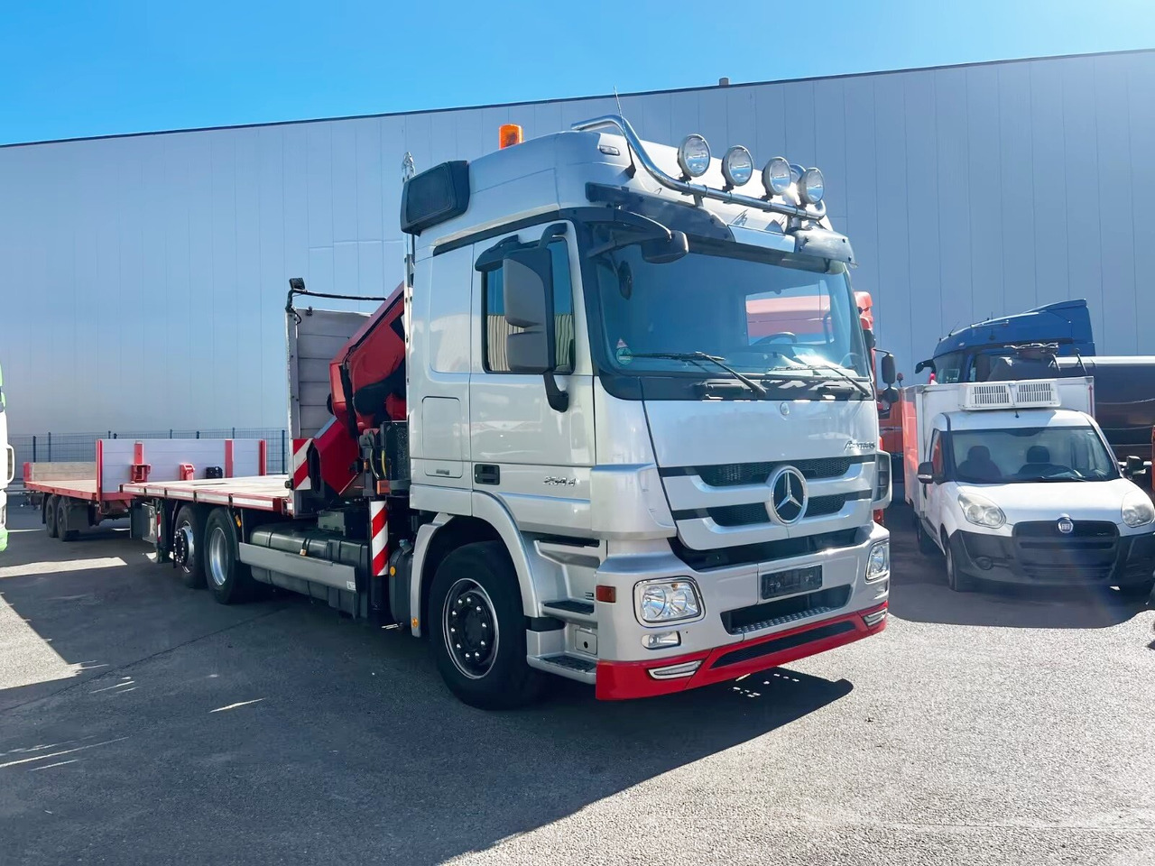 Mercedes-Benz Actros 2544 L 6x2 Actros 2544 L 6x2, Lenkachse, Kran MKG HLK531HP-a5, Funk - Tovornjak s kesonom, Tovornjak z dvigalom: slika 5 Mercedes-Benz Actros 2544 L 6x2 Actros 2544 L 6x2, Lenkachse, Kran MKG HLK531HP-a5, Funk - Tovornjak s kesonom, Tovornjak z dvigalom: slika 5