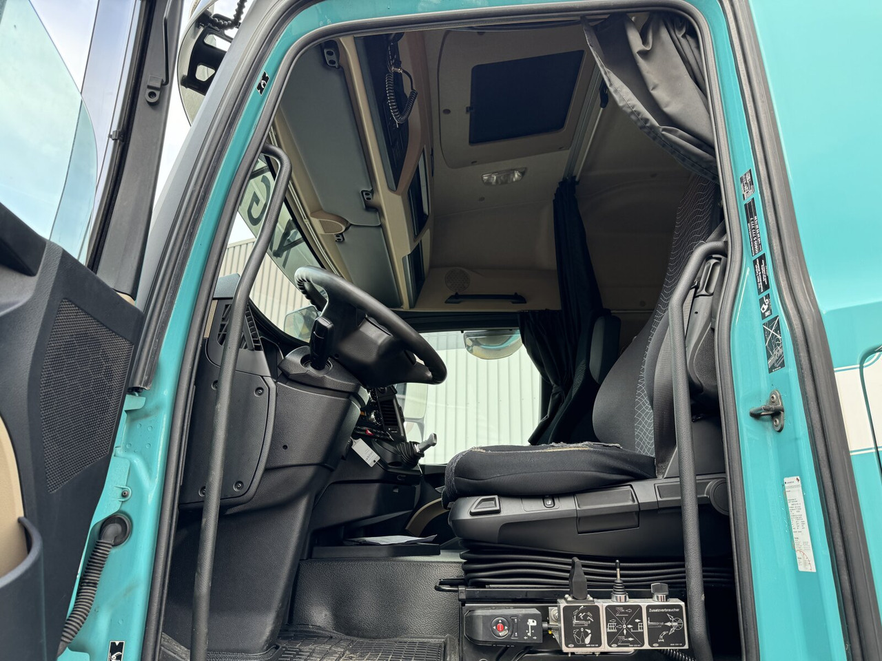 Mercedes-Benz Actros 2545 L 6x2 Actros 2545 L 6x2/46, Retarder, Lenk-/Liftachse, StreamSpace, Navi - Kotalni prekucni tovornjak: slika 2 Mercedes-Benz Actros 2545 L 6x2 Actros 2545 L 6x2/46, Retarder, Lenk-/Liftachse, StreamSpace, Navi - Kotalni prekucni tovornjak: slika 2