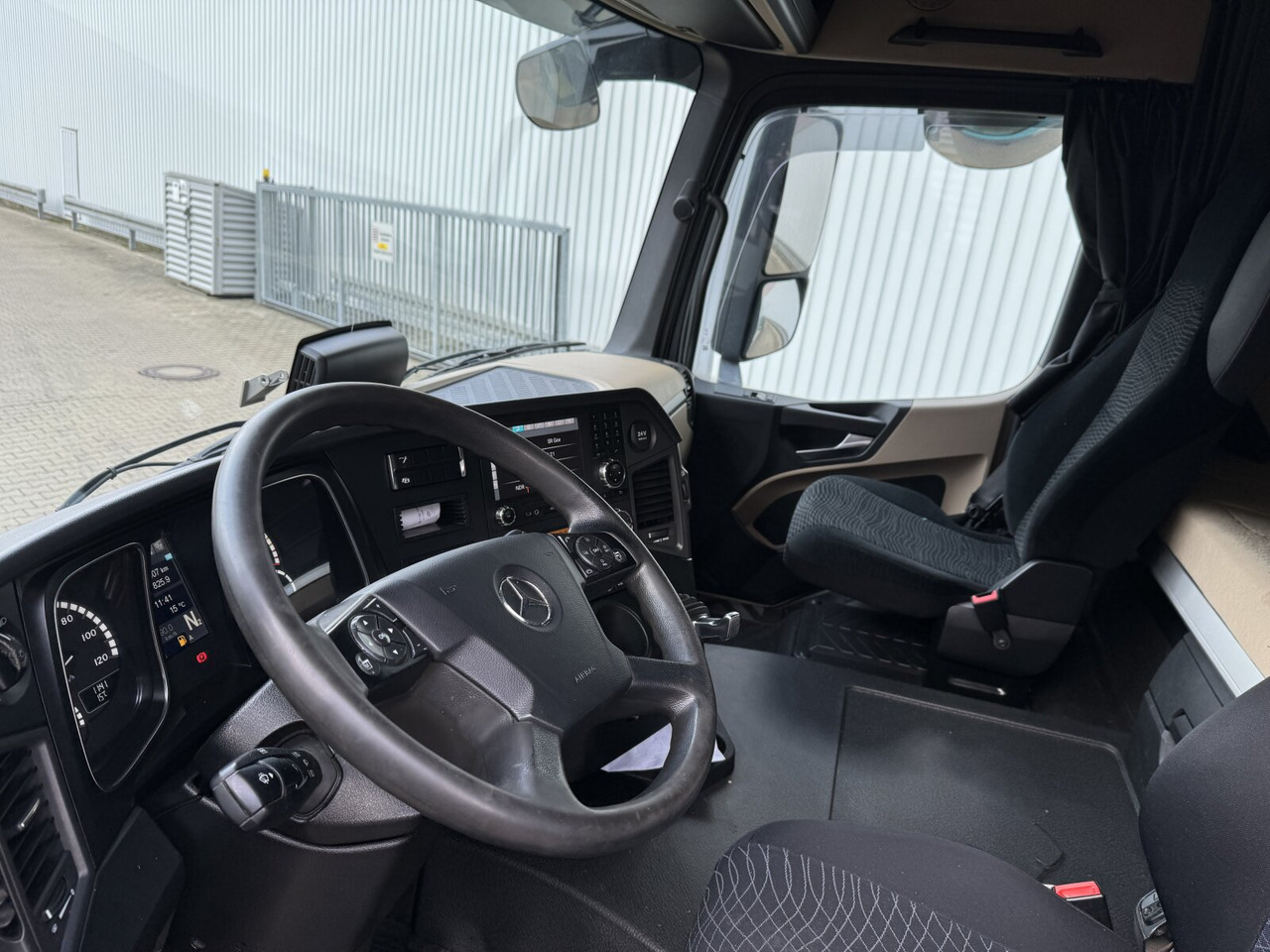 Mercedes-Benz Actros 2545 L 6x2 Actros 2545 L 6x2/46, Retarder, Lenk-/Liftachse, StreamSpace, Navi - Kotalni prekucni tovornjak: slika 3 Mercedes-Benz Actros 2545 L 6x2 Actros 2545 L 6x2/46, Retarder, Lenk-/Liftachse, StreamSpace, Navi - Kotalni prekucni tovornjak: slika 3