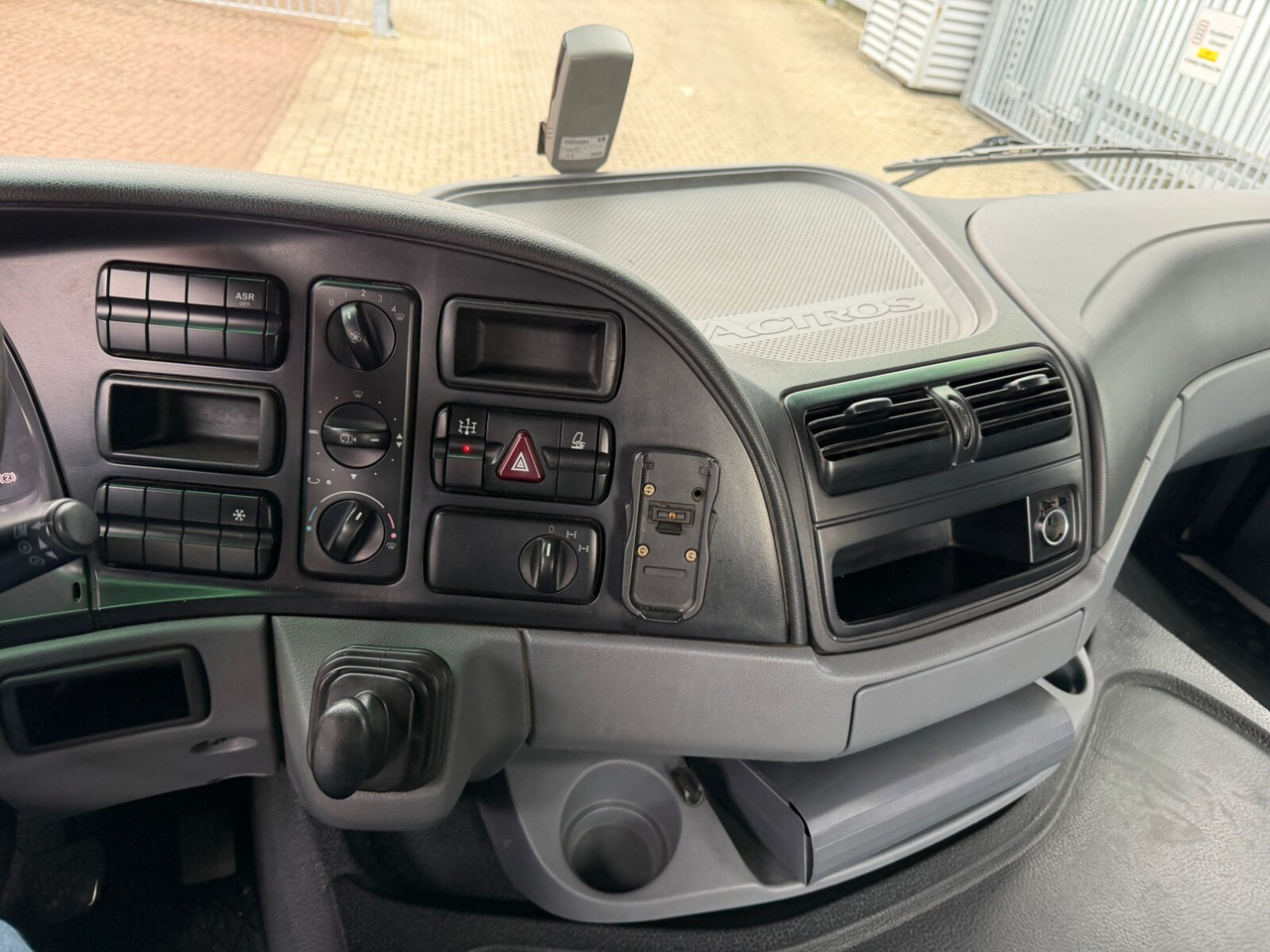 Mercedes-Benz Actros 2641 6x4 Actros 2641 6x4 - Kotalni prekucni tovornjak: slika 3 Mercedes-Benz Actros 2641 6x4 Actros 2641 6x4 - Kotalni prekucni tovornjak: slika 3