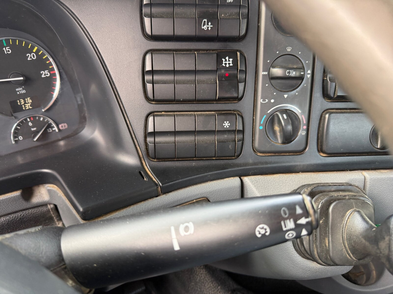 Mercedes-Benz Actros 2644 L 6x4 Actros 2644 L 6x4 - Kotalni prekucni tovornjak: slika 5 Mercedes-Benz Actros 2644 L 6x4 Actros 2644 L 6x4 - Kotalni prekucni tovornjak: slika 5