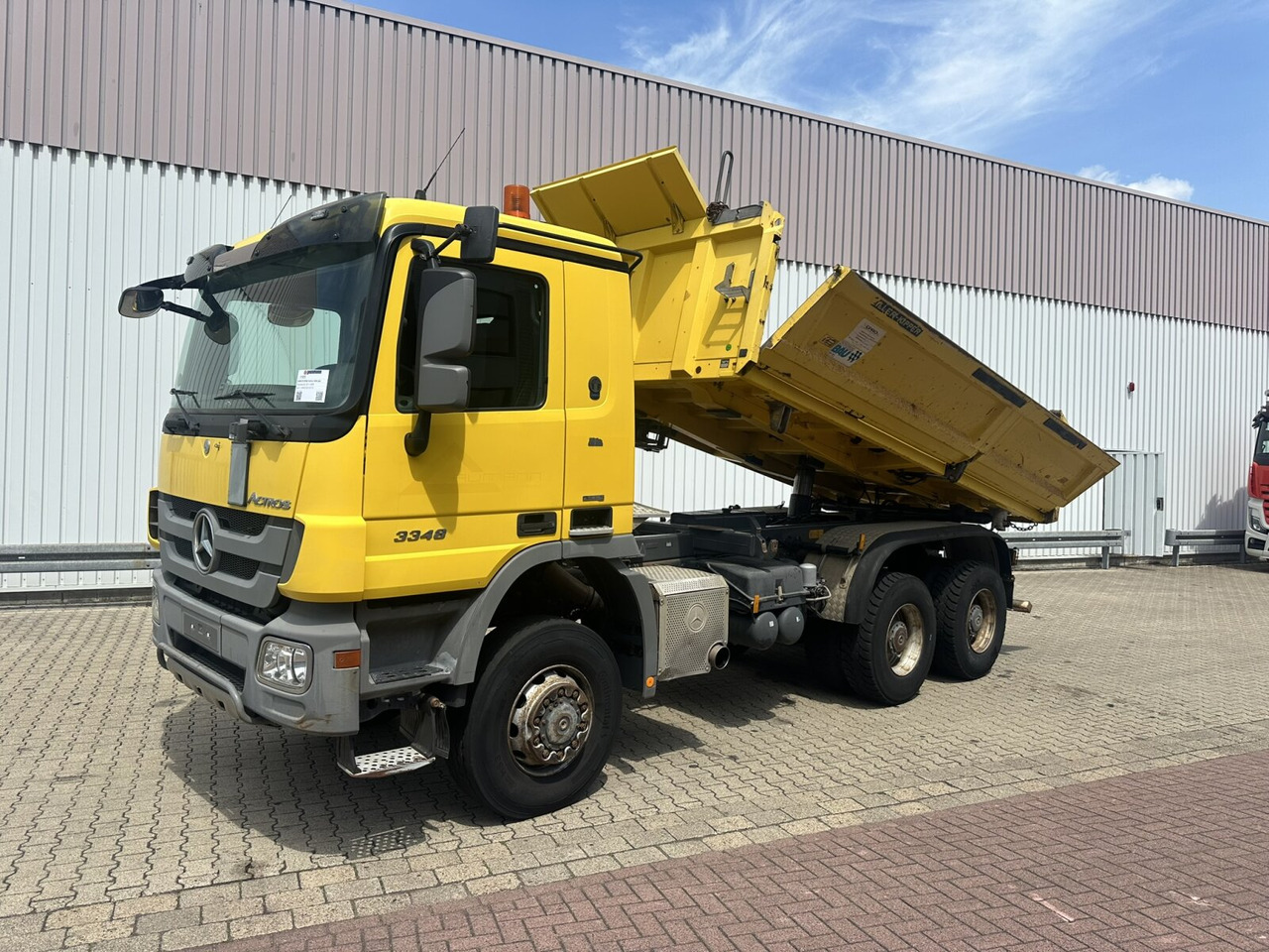 Mercedes-Benz Actros 3348 AK 6x6 Actros 3348 AK 6x6, Bordmatik links - Tovornjak prekucnik: slika 1 Mercedes-Benz Actros 3348 AK 6x6 Actros 3348 AK 6x6, Bordmatik links - Tovornjak prekucnik: slika 1
