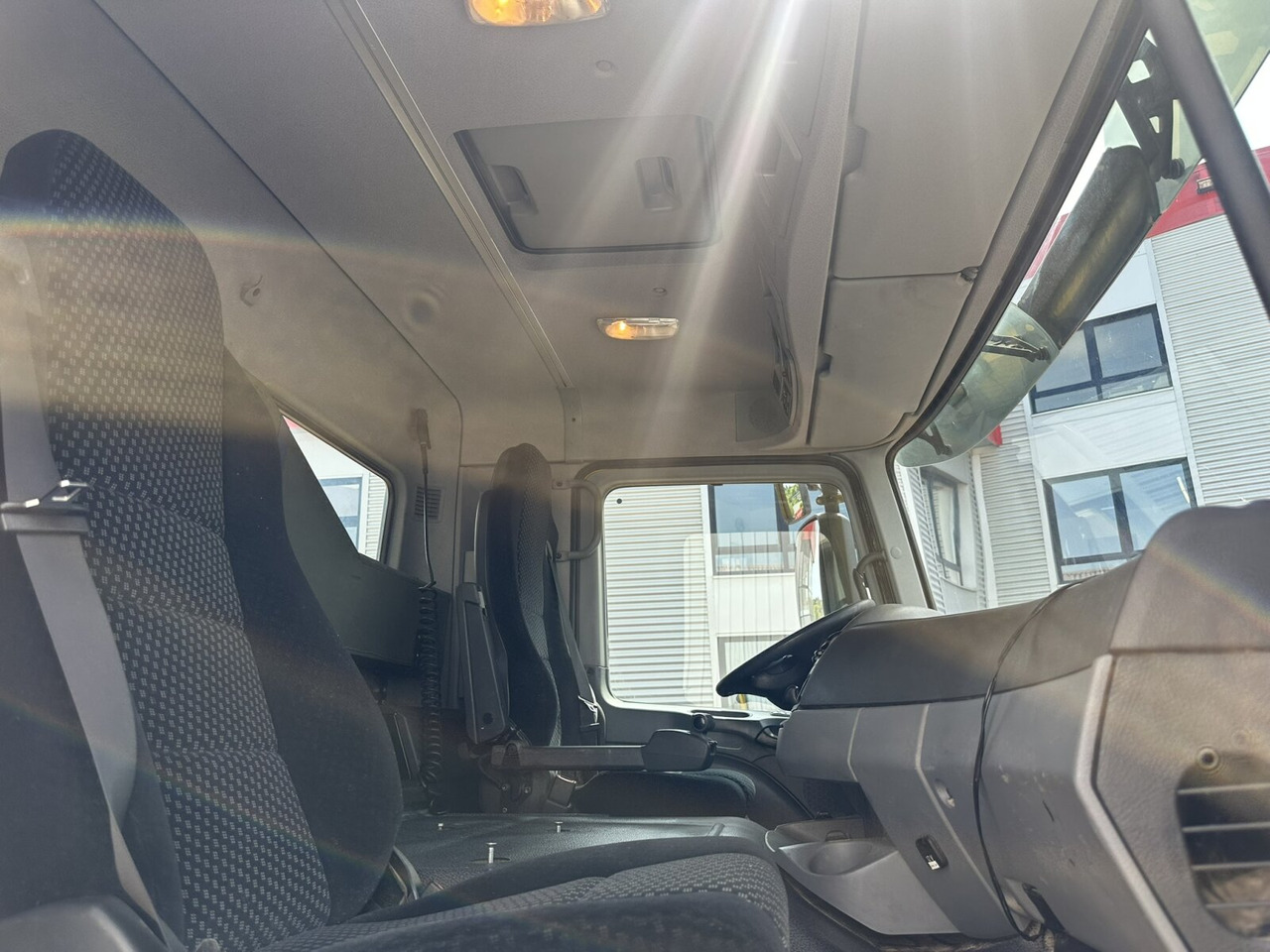 Mercedes-Benz Actros 3348 AK 6x6 Actros 3348 AK 6x6, Bordmatik links - Tovornjak prekucnik: slika 5 Mercedes-Benz Actros 3348 AK 6x6 Actros 3348 AK 6x6, Bordmatik links - Tovornjak prekucnik: slika 5