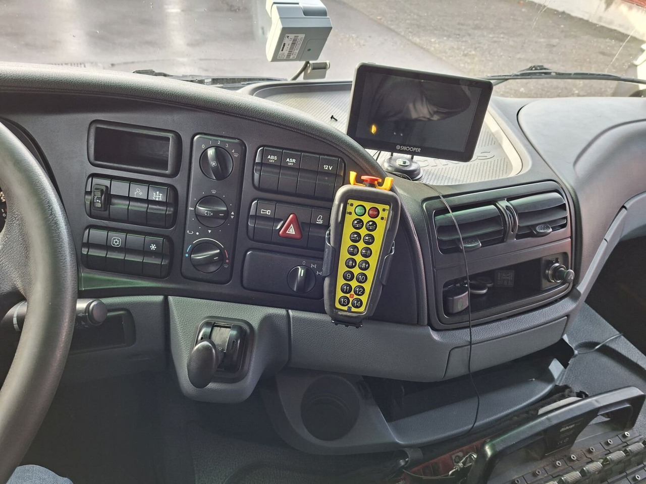 Mercedes-Benz Actros 4146 K 8x4/4 Actros 4146 K 8x4/4, Retarder, Kran Hiab XS 477 E-7 HiPro, Flyjib, Seilwinde, Funk - Kotalni prekucni tovornjak, Tovornjak z dvigalom: slika 5 Mercedes-Benz Actros 4146 K 8x4/4 Actros 4146 K 8x4/4, Retarder, Kran Hiab XS 477 E-7 HiPro, Flyjib, Seilwinde, Funk - Kotalni prekucni tovornjak, Tovornjak z dvigalom: slika 5