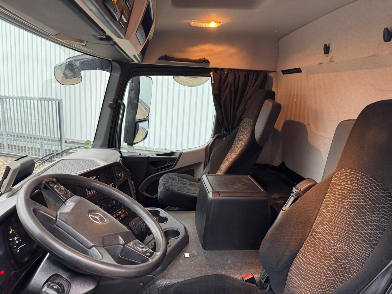 Mercedes-Benz Antos 2540 L 6x2 Antos 2540 L 6x2, Lenkachse, HMF 2110-L3 Heckkran - Tovornjak z dvigalom, Tovornjak s kesonom: slika 4 Mercedes-Benz Antos 2540 L 6x2 Antos 2540 L 6x2, Lenkachse, HMF 2110-L3 Heckkran - Tovornjak z dvigalom, Tovornjak s kesonom: slika 4