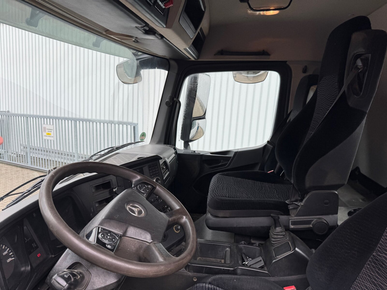 Mercedes-Benz Arocs 1833 AK 4x4 Arocs 1833 AK 4x4, Meiller 3-S-Kipper, Bordmatik - Tovornjak prekucnik: slika 4 Mercedes-Benz Arocs 1833 AK 4x4 Arocs 1833 AK 4x4, Meiller 3-S-Kipper, Bordmatik - Tovornjak prekucnik: slika 4