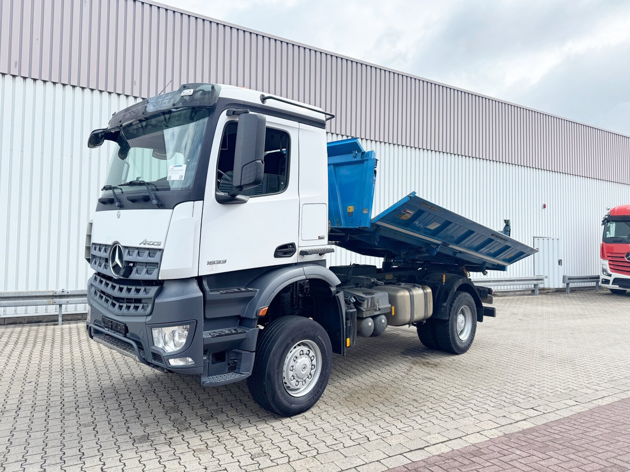 Mercedes-Benz Arocs 1833 AK 4x4 Arocs 1833 AK 4x4, Meiller 3-S-Kipper, Bordmatik - Tovornjak prekucnik: slika 1 Mercedes-Benz Arocs 1833 AK 4x4 Arocs 1833 AK 4x4, Meiller 3-S-Kipper, Bordmatik - Tovornjak prekucnik: slika 1