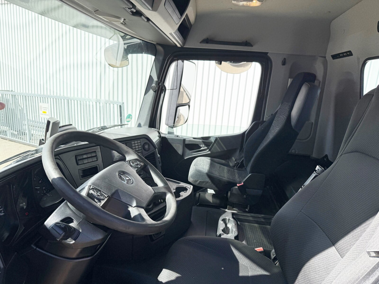 Mercedes-Benz Arocs 2643 LK 6x6 HAD Arocs 2643 LK 6x6 HAD, HydroDrive - Tovornjak prekucnik: slika 4 Mercedes-Benz Arocs 2643 LK 6x6 HAD Arocs 2643 LK 6x6 HAD, HydroDrive - Tovornjak prekucnik: slika 4