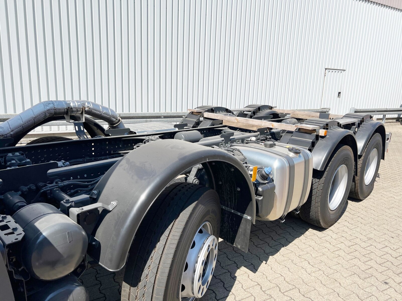 Mercedes-Benz Arocs 3240 8x4 Arocs 3240 8x4, Meiller 3-Seiten Kipper, ca. 14m³ - Tovornjak prekucnik: slika 2 Mercedes-Benz Arocs 3240 8x4 Arocs 3240 8x4, Meiller 3-Seiten Kipper, ca. 14m³ - Tovornjak prekucnik: slika 2