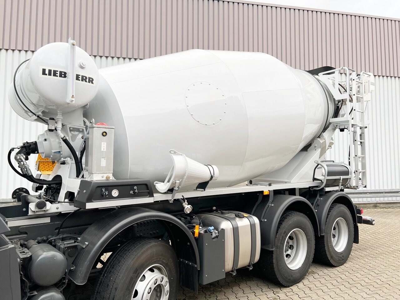 Mercedes-Benz Arocs 3240 B 8x4/4 Arocs 3240 B 8x4/4, Liebherr HTM 905 Mischer ca. 9m³, Multimedia Cockpit, Navi - Avtomešalec: slika 3 Mercedes-Benz Arocs 3240 B 8x4/4 Arocs 3240 B 8x4/4, Liebherr HTM 905 Mischer ca. 9m³, Multimedia Cockpit, Navi - Avtomešalec: slika 3