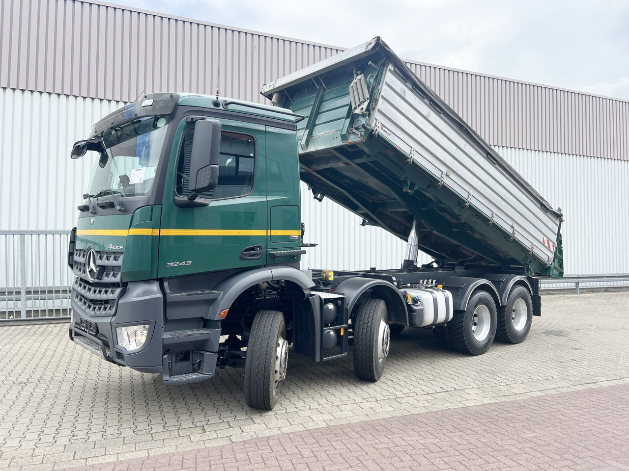 Mercedes-Benz Arocs 3243 K 8x4 Arocs 3243 K 8x4, Ressenig Thermo Alukipper 3-S - Tovornjak prekucnik: slika 1 Mercedes-Benz Arocs 3243 K 8x4 Arocs 3243 K 8x4, Ressenig Thermo Alukipper 3-S - Tovornjak prekucnik: slika 1