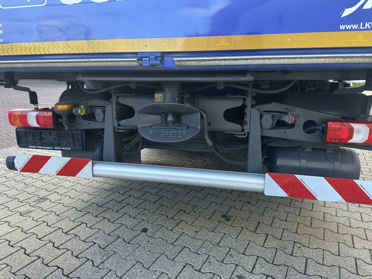 Mercedes-Benz Arocs 3245 L 8x2/6 Arocs 3245 L 8x2/6, Kran Fassi F 545 RA 2.26 XE, Jib, Funk, 29,7 m - 400 kg - Tovornjak z dvigalom, Tovornjak s kesonom: slika 5 Mercedes-Benz Arocs 3245 L 8x2/6 Arocs 3245 L 8x2/6, Kran Fassi F 545 RA 2.26 XE, Jib, Funk, 29,7 m - 400 kg - Tovornjak z dvigalom, Tovornjak s kesonom: slika 5