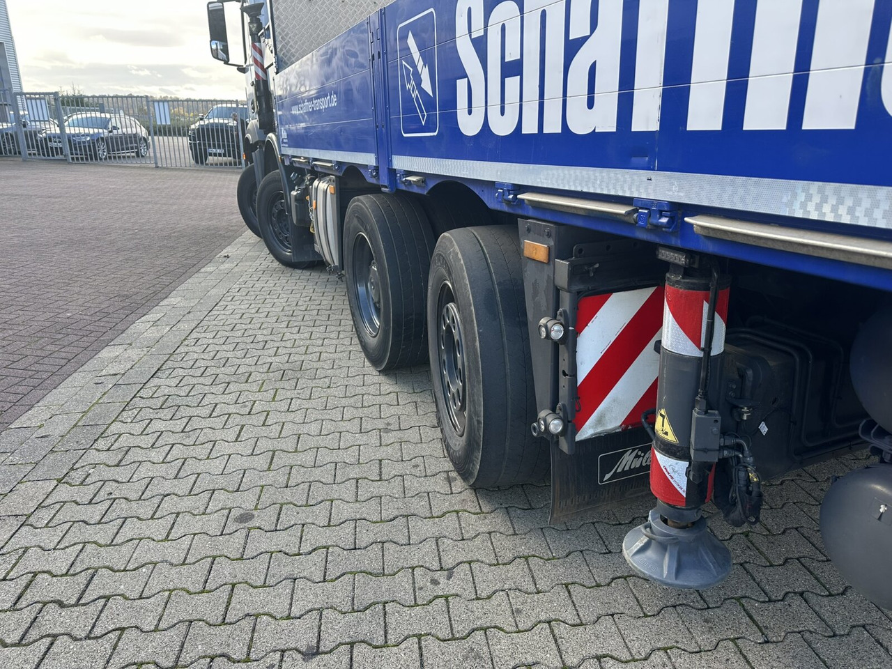 Mercedes-Benz Arocs 3245 L 8x2/6 Arocs 3245 L 8x2/6, Kran Fassi F 545 RA 2.26 XE, Jib, Funk, 29,7 m - 400 kg - Tovornjak z dvigalom, Tovornjak s kesonom: slika 3 Mercedes-Benz Arocs 3245 L 8x2/6 Arocs 3245 L 8x2/6, Kran Fassi F 545 RA 2.26 XE, Jib, Funk, 29,7 m - 400 kg - Tovornjak z dvigalom, Tovornjak s kesonom: slika 3