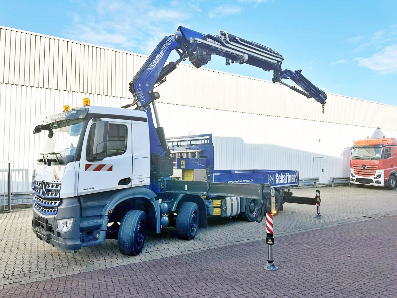Mercedes-Benz Arocs 3245 L 8x2/6 Arocs 3245 L 8x2/6, Kran Fassi F 545 RA 2.26 XE, Jib, Funk, 29,7 m - 400 kg - Tovornjak z dvigalom, Tovornjak s kesonom: slika 1 Mercedes-Benz Arocs 3245 L 8x2/6 Arocs 3245 L 8x2/6, Kran Fassi F 545 RA 2.26 XE, Jib, Funk, 29,7 m - 400 kg - Tovornjak z dvigalom, Tovornjak s kesonom: slika 1