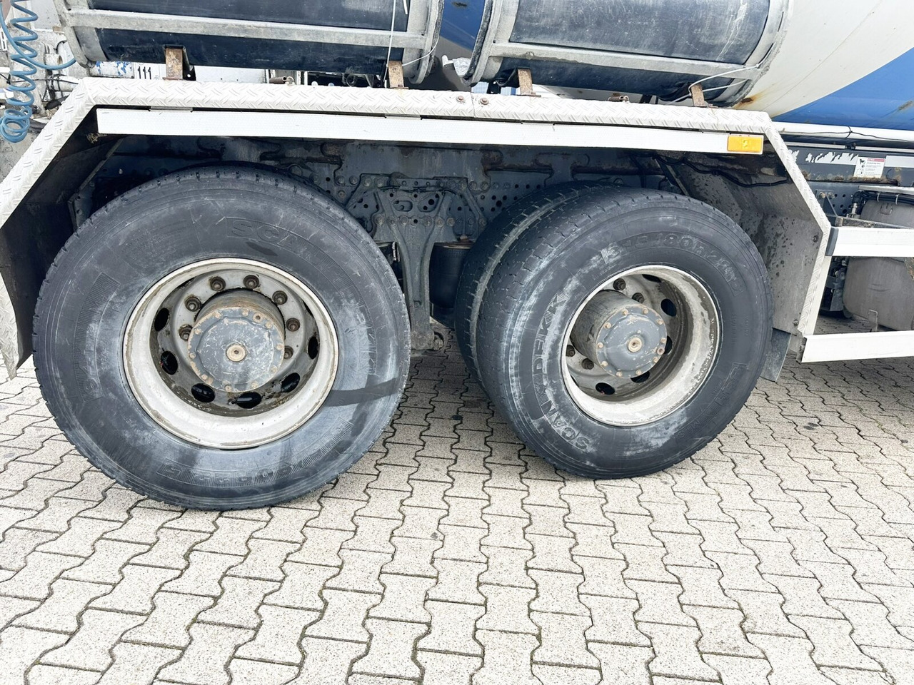 Mercedes-Benz Arocs 3251 LB 8x4/4 Arocs 3251 LB 8x4/4, Betonmischer Liebherr ca. 9m³ - Avtomešalec: slika 3 Mercedes-Benz Arocs 3251 LB 8x4/4 Arocs 3251 LB 8x4/4, Betonmischer Liebherr ca. 9m³ - Avtomešalec: slika 3