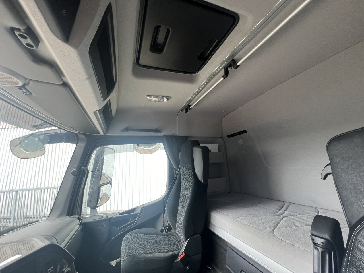 Mercedes-Benz Arocs 3253 K 8x4/4 Arocs 3253 K 8x4/4, Retarder, Motorabtrieb - Kotalni prekucni tovornjak: slika 5 Mercedes-Benz Arocs 3253 K 8x4/4 Arocs 3253 K 8x4/4, Retarder, Motorabtrieb - Kotalni prekucni tovornjak: slika 5