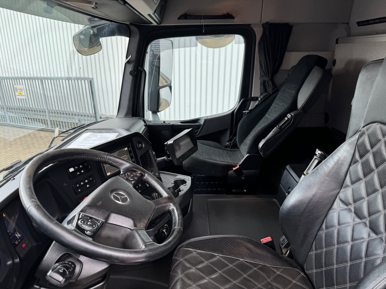 Mercedes-Benz Arocs 3258 LK 8x4/4 Arocs 3258 LK 8x4/4, Retarder, Bi-Xenon, Stahlmulde ca. 14m³, hydr. Heckklappenöffnung lizing Mercedes-Benz Arocs 3258 LK 8x4/4 Arocs 3258 LK 8x4/4, Retarder, Bi-Xenon, Stahlmulde ca. 14m³, hydr. Heckklappenöffnung: slika 15