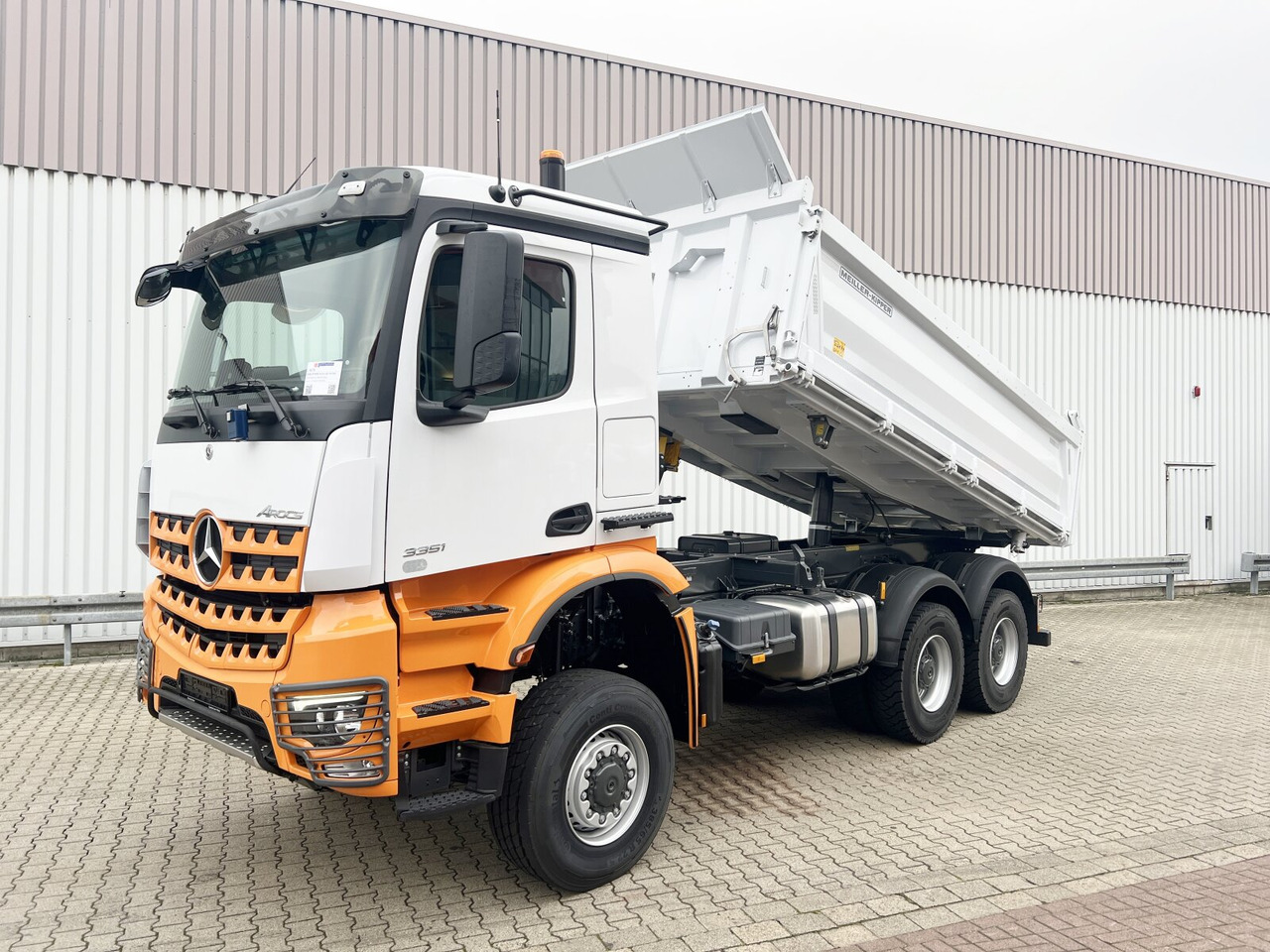 Mercedes-Benz Arocs 3351 AK 6x6 Arocs 3351 AK 6x6, Grounder - Tovornjak prekucnik: slika 1 Mercedes-Benz Arocs 3351 AK 6x6 Arocs 3351 AK 6x6, Grounder - Tovornjak prekucnik: slika 1
