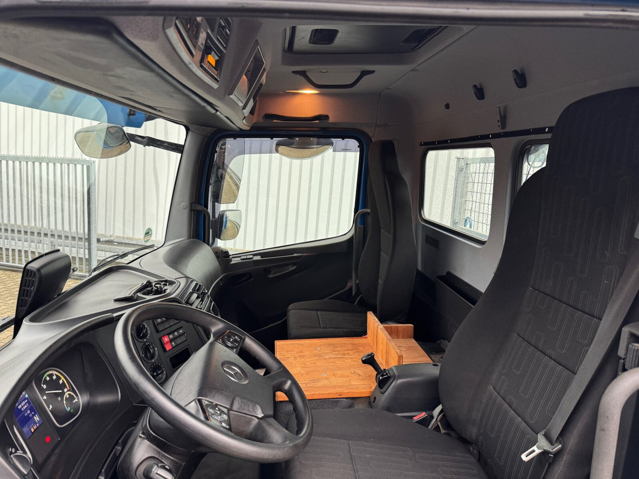 Mercedes-Benz Atego 1023 K 4x2 Atego 1023 K 4x2, 2x AHK - Tovornjak prekucnik: slika 2 Mercedes-Benz Atego 1023 K 4x2 Atego 1023 K 4x2, 2x AHK - Tovornjak prekucnik: slika 2