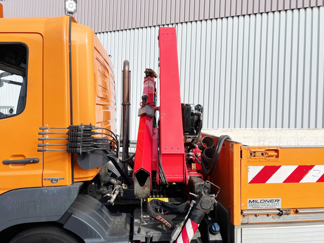 Mercedes-Benz Atego 1023 L 4x2 Atego 1023 L 4x2 mit Kran Fassi F85B.0.21 - Tovornjak z dvigalom, Tovornjak s kesonom: slika 2 Mercedes-Benz Atego 1023 L 4x2 Atego 1023 L 4x2 mit Kran Fassi F85B.0.21 - Tovornjak z dvigalom, Tovornjak s kesonom: slika 2
