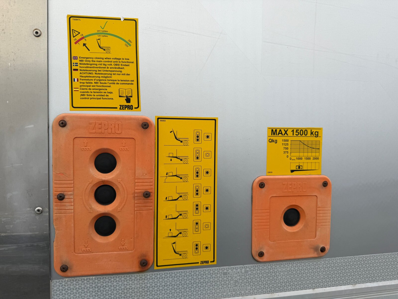 Mercedes-Benz Atego 1330 4x4 Atego 1330 4x4, Iso-Koffer mit Heizung, LBW - Tovornjak zabojnik: slika 5 Mercedes-Benz Atego 1330 4x4 Atego 1330 4x4, Iso-Koffer mit Heizung, LBW - Tovornjak zabojnik: slika 5