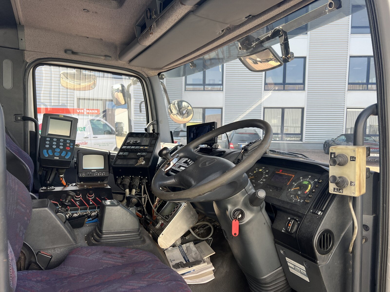 Mercedes-Benz Atego 1828 L 4x2 Atego 1828 L 4x2, Rechtslenker, Winterdienstaustattung - Tovornjak-šasija: slika 4 Mercedes-Benz Atego 1828 L 4x2 Atego 1828 L 4x2, Rechtslenker, Winterdienstaustattung - Tovornjak-šasija: slika 4