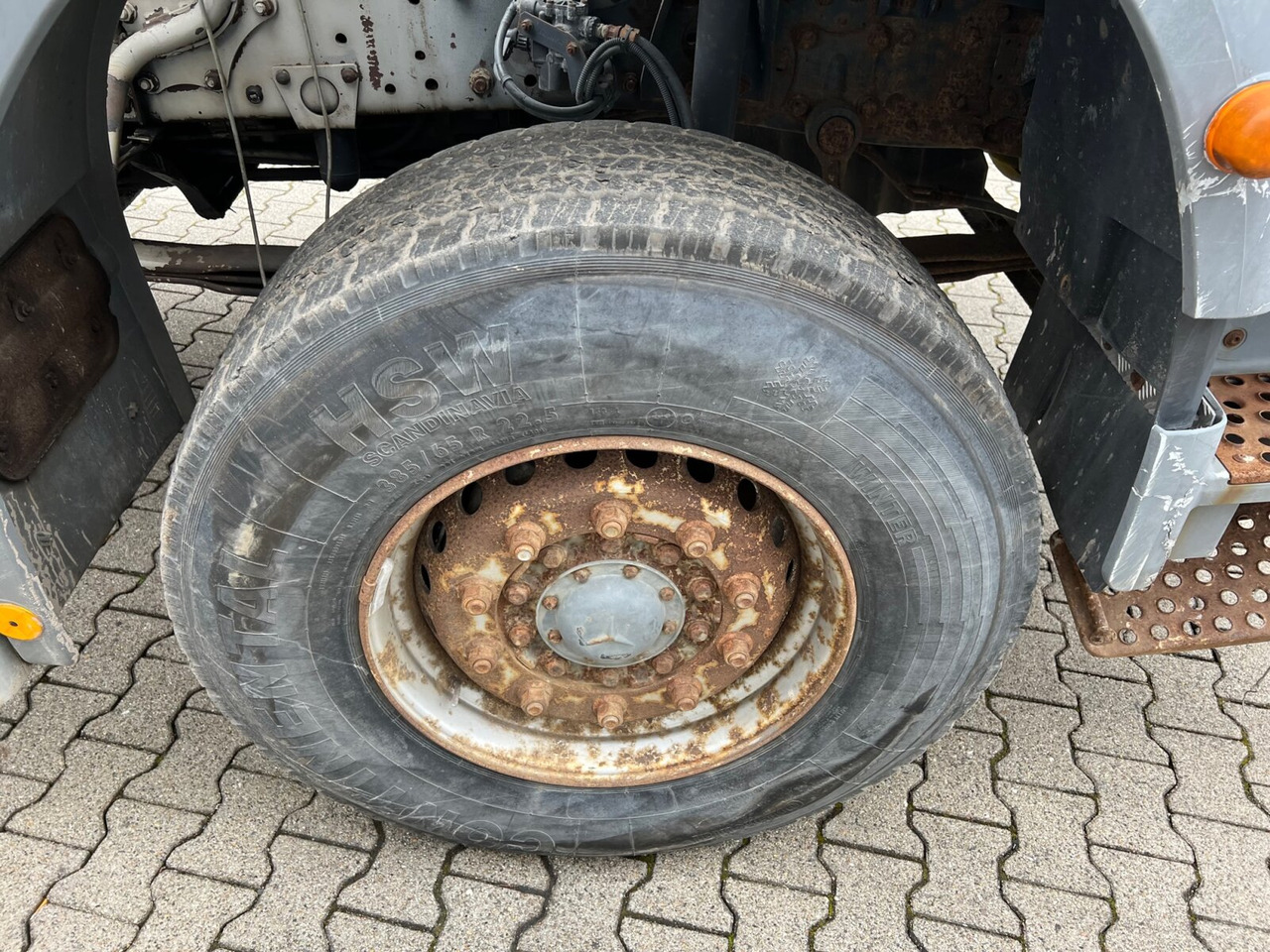 Interior photo 2: Mercedes-Benz Atego 2628 K 6x4 Atego 2628 K 6x4, 6-Zylinder lizing Mercedes-Benz Atego 2628 K 6x4 Atego 2628 K 6x4, 6-Zylinder