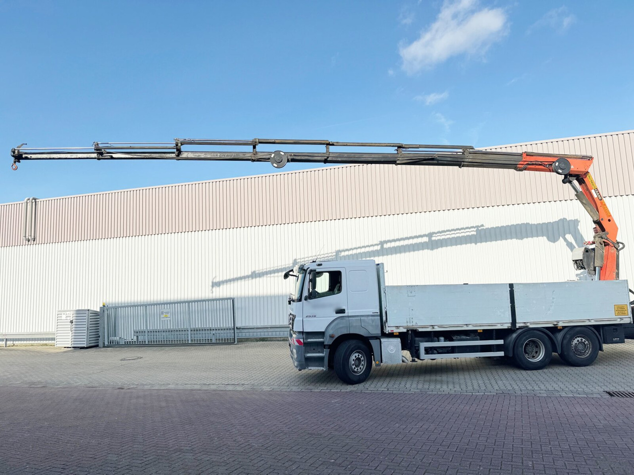 Tovornjak z dvigalom Mercedes-Benz Axor 2536/43 L 6x2 Axor 2536/43 L 6x2 mit Heckkran Palfinger PK 24502 F: slika 14