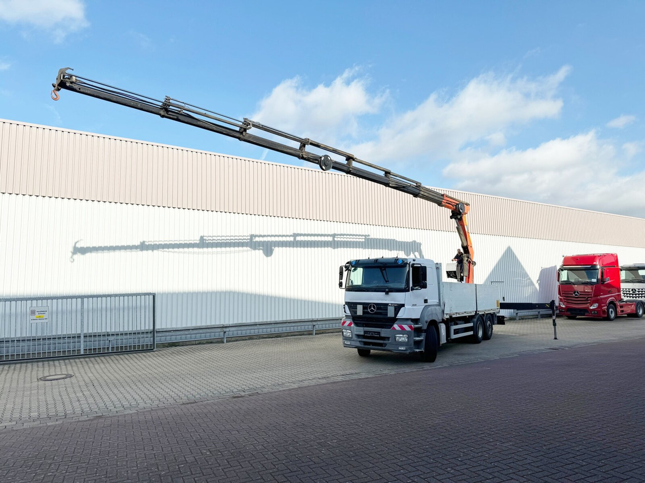 Tovornjak z dvigalom Mercedes-Benz Axor 2536/43 L 6x2 Axor 2536/43 L 6x2 mit Heckkran Palfinger PK 24502 F: slika 7