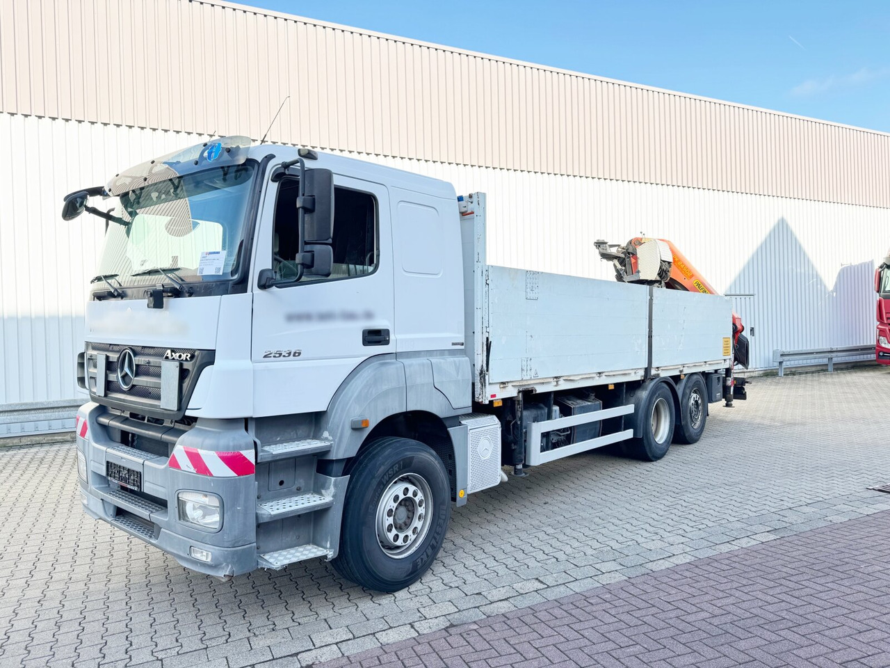 Tovornjak z dvigalom Mercedes-Benz Axor 2536/43 L 6x2 Axor 2536/43 L 6x2 mit Heckkran Palfinger PK 24502 F: slika 8
