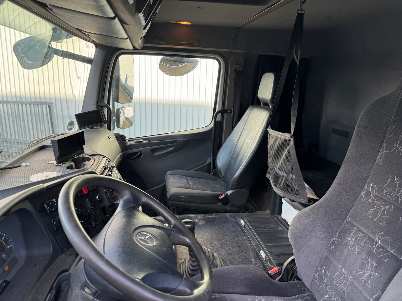 Tovornjak z dvigalom Mercedes-Benz Axor 2536/43 L 6x2 Axor 2536/43 L 6x2 mit Heckkran Palfinger PK 24502 F: slika 6