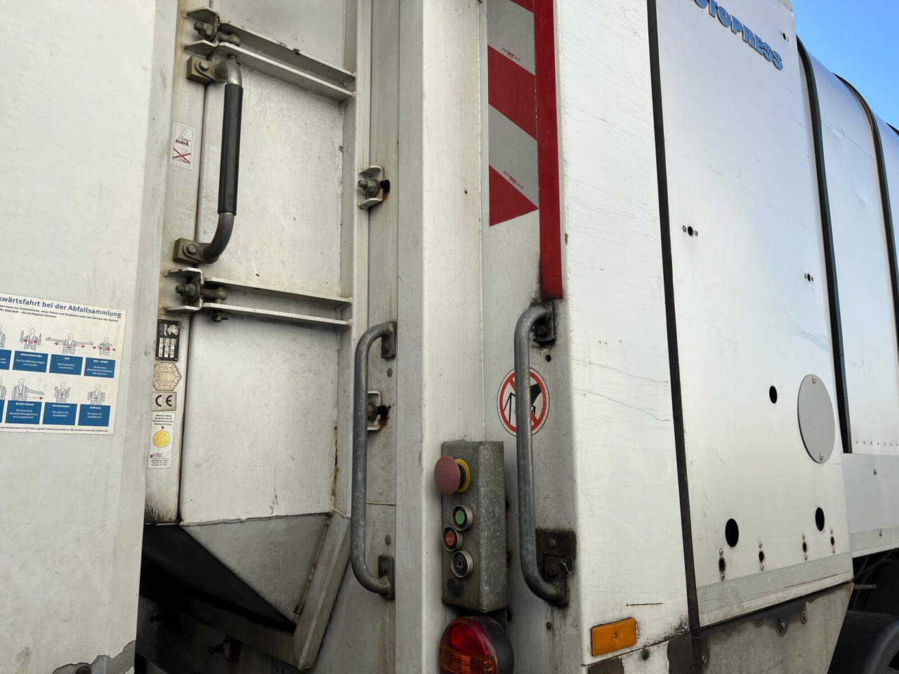 Mercedes-Benz Econic 2629 LL 6x2/4 NLA Econic 2629 LL 6x2/4 NLA, EEV, Lenkachse, FAUN Rotopress 520 L, Zöller-Schüttung lizing Mercedes-Benz Econic 2629 LL 6x2/4 NLA Econic 2629 LL 6x2/4 NLA, EEV, Lenkachse, FAUN Rotopress 520 L, Zöller-Schüttung: slika 10