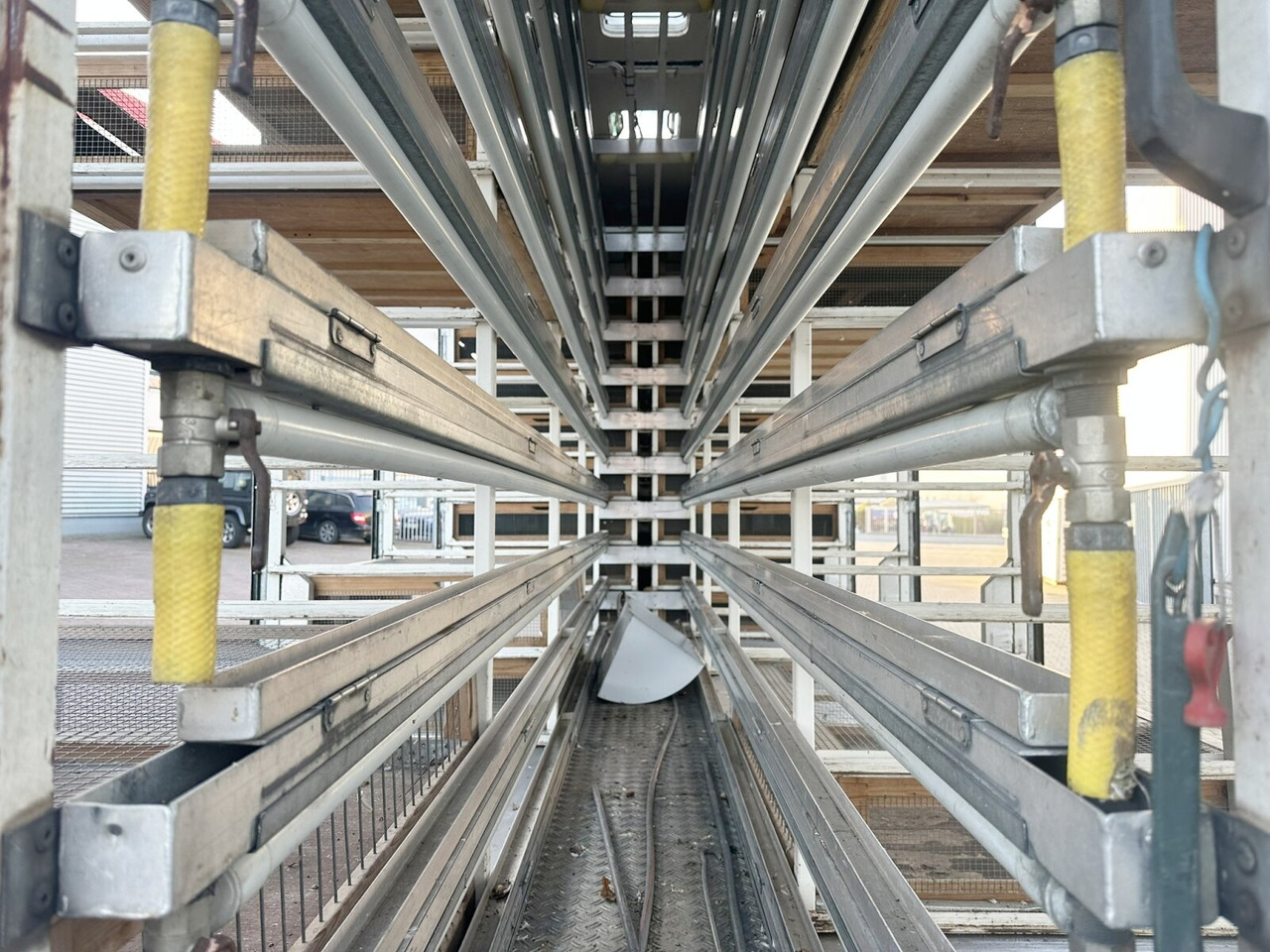 Mercedes-Benz LK 817 4x2 LK 817 4x2, Taubentransporter - Tovornjak zabojnik: slika 5 Mercedes-Benz LK 817 4x2 LK 817 4x2, Taubentransporter - Tovornjak zabojnik: slika 5