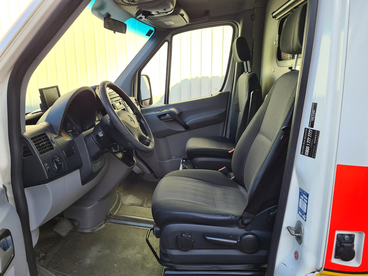 Mercedes-Benz Sprinter 316 KA 4x2 Sprinter 316 KA 4x2, Rettungswagen - Furgon: slika 5 Mercedes-Benz Sprinter 316 KA 4x2 Sprinter 316 KA 4x2, Rettungswagen - Furgon: slika 5