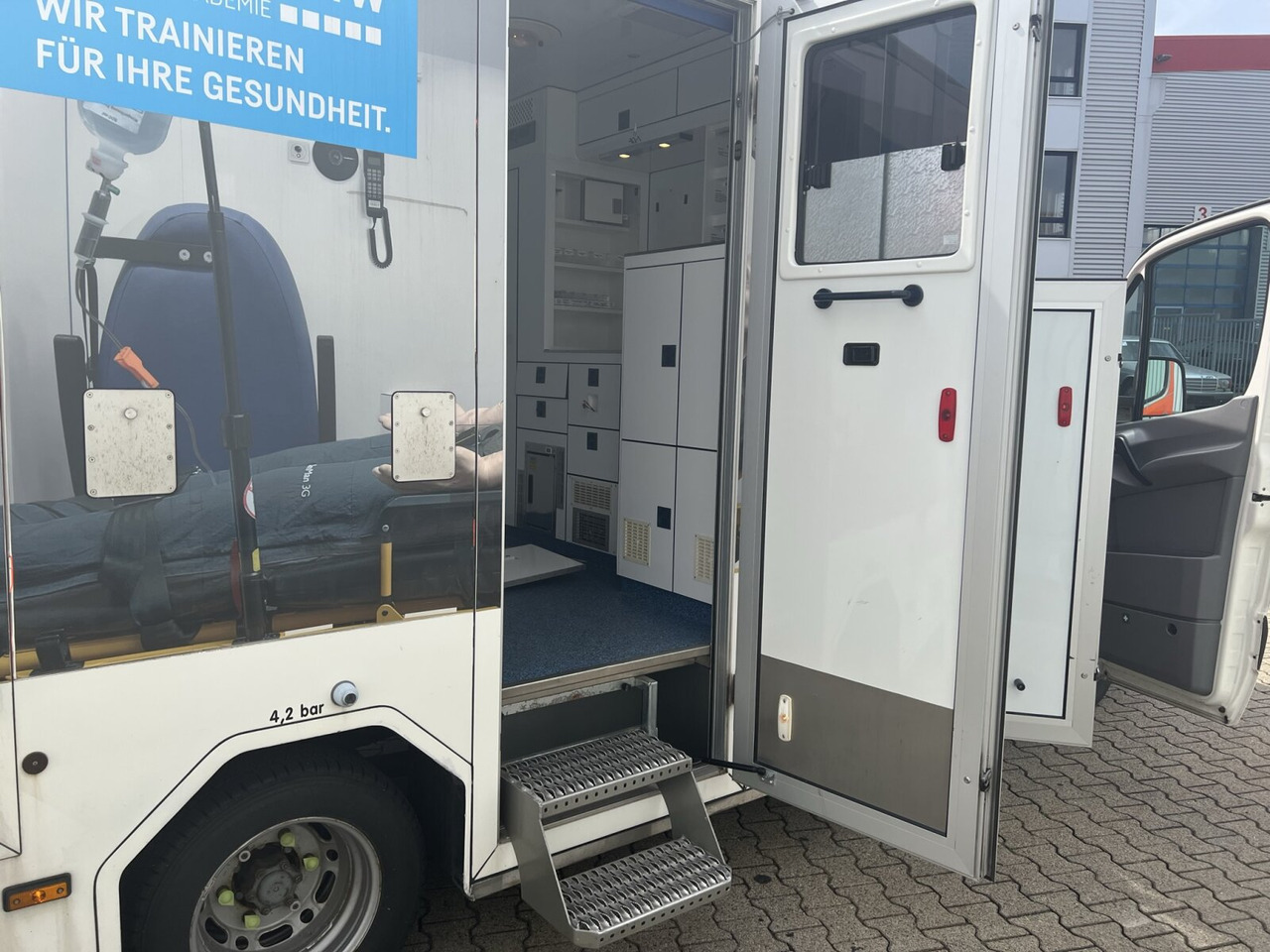 Reševalno vozilo Mercedes-Benz Sprinter 516 CDI 4x2 Sprinter 516 CDI 4x2, Rettungswagen, Bi-Xenon: slika 7