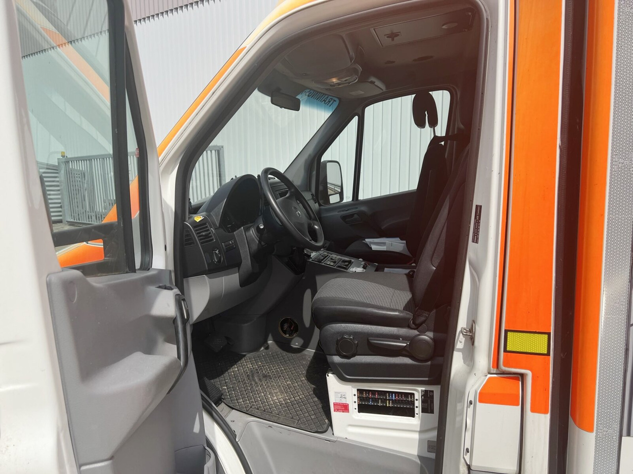 Reševalno vozilo Mercedes-Benz Sprinter 516 CDI 4x2 Sprinter 516 CDI 4x2, Rettungswagen, Bi-Xenon: slika 15