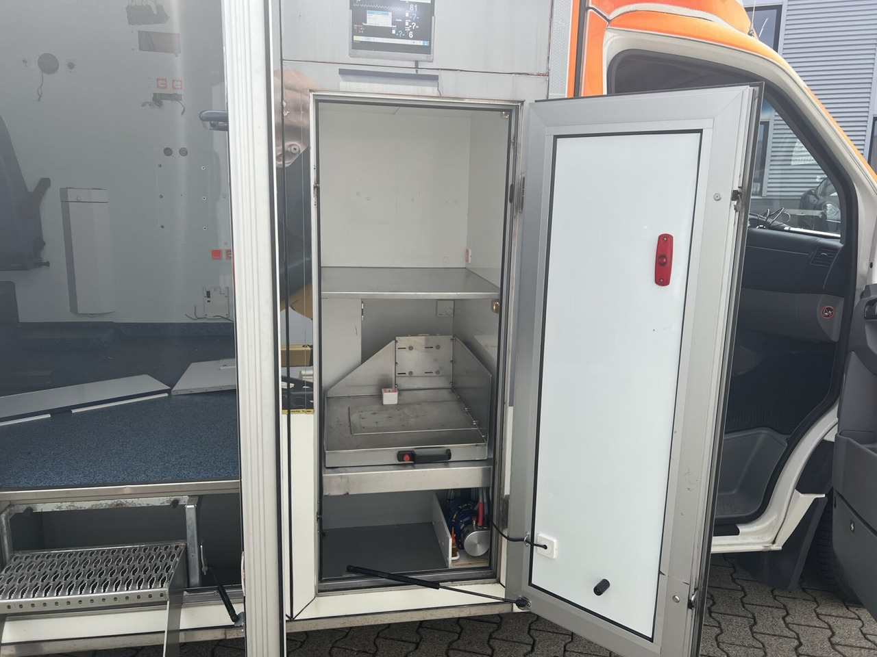 Reševalno vozilo Mercedes-Benz Sprinter 516 CDI 4x2 Sprinter 516 CDI 4x2, Rettungswagen, Bi-Xenon: slika 6