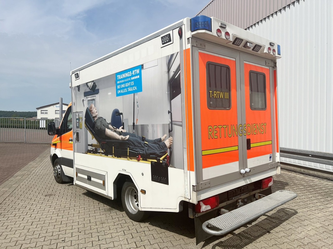 Reševalno vozilo Mercedes-Benz Sprinter 516 CDI 4x2 Sprinter 516 CDI 4x2, Rettungswagen, Bi-Xenon: slika 13