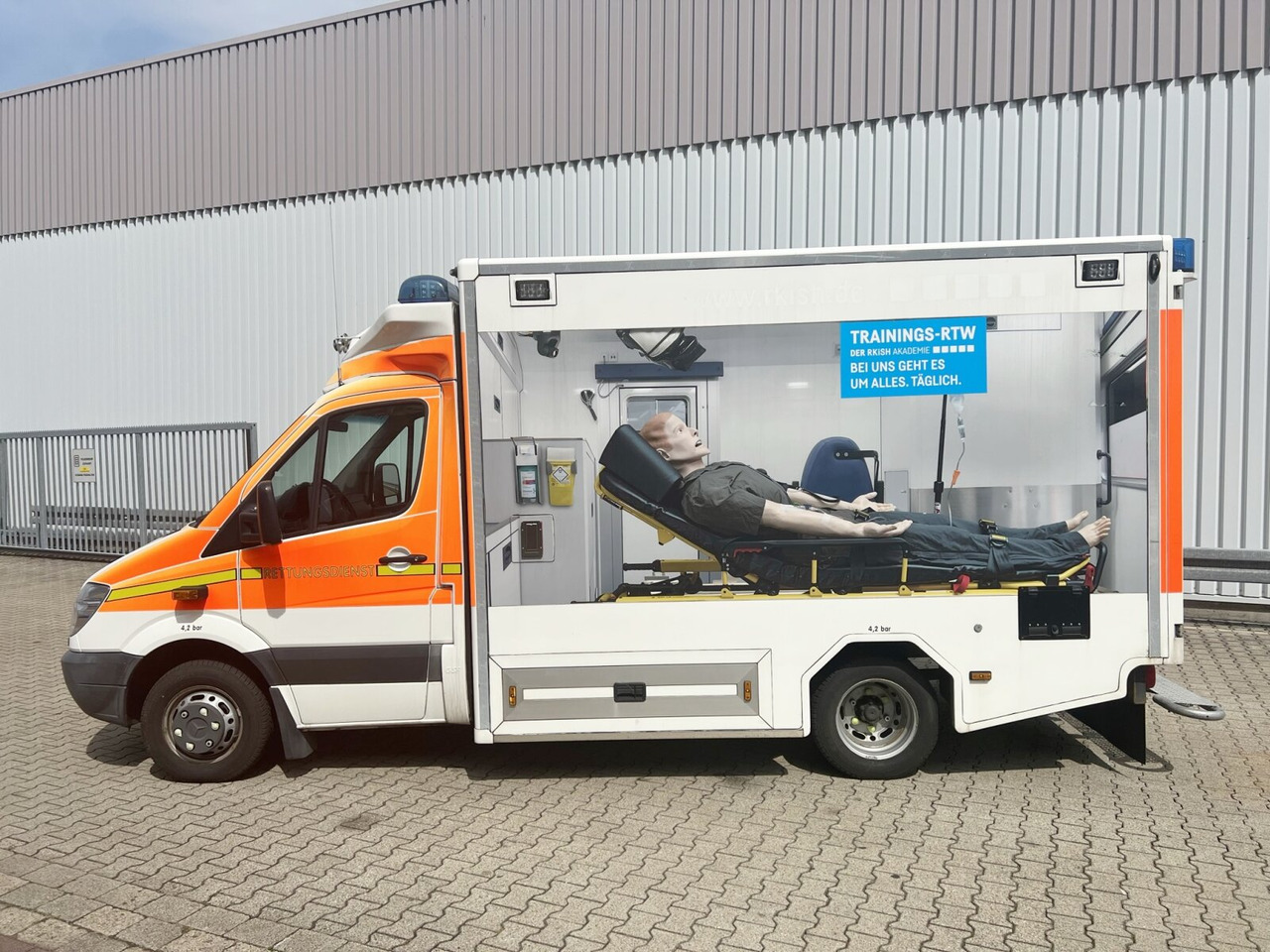 Reševalno vozilo Mercedes-Benz Sprinter 516 CDI 4x2 Sprinter 516 CDI 4x2, Rettungswagen, Bi-Xenon: slika 14