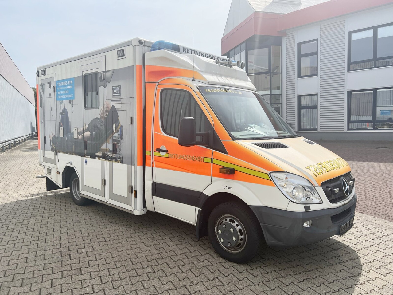 Reševalno vozilo Mercedes-Benz Sprinter 516 CDI 4x2 Sprinter 516 CDI 4x2, Rettungswagen, Bi-Xenon: slika 9