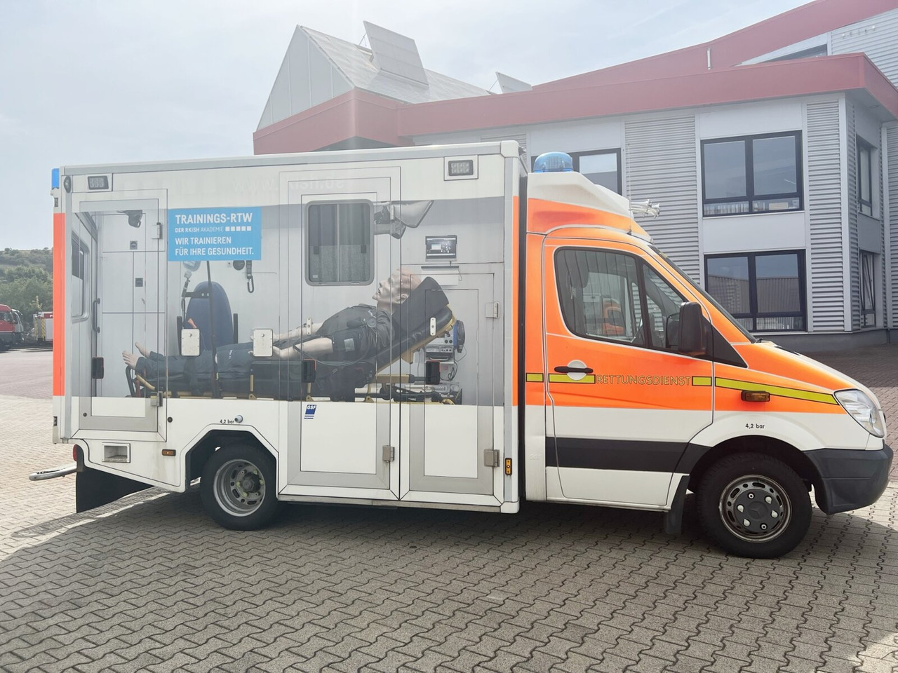 Reševalno vozilo Mercedes-Benz Sprinter 516 CDI 4x2 Sprinter 516 CDI 4x2, Rettungswagen, Bi-Xenon: slika 10