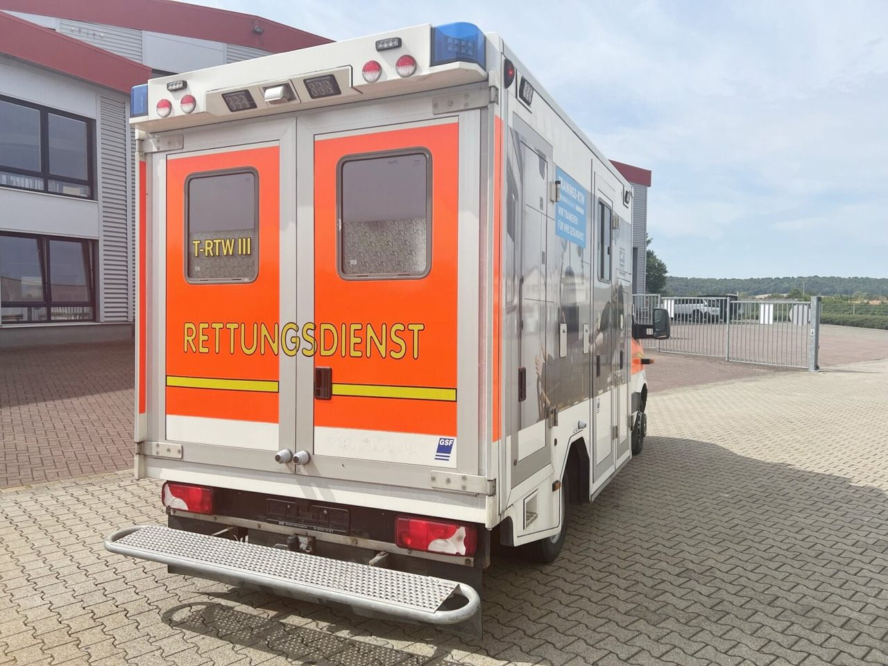 Reševalno vozilo Mercedes-Benz Sprinter 516 CDI 4x2 Sprinter 516 CDI 4x2, Rettungswagen, Bi-Xenon: slika 11