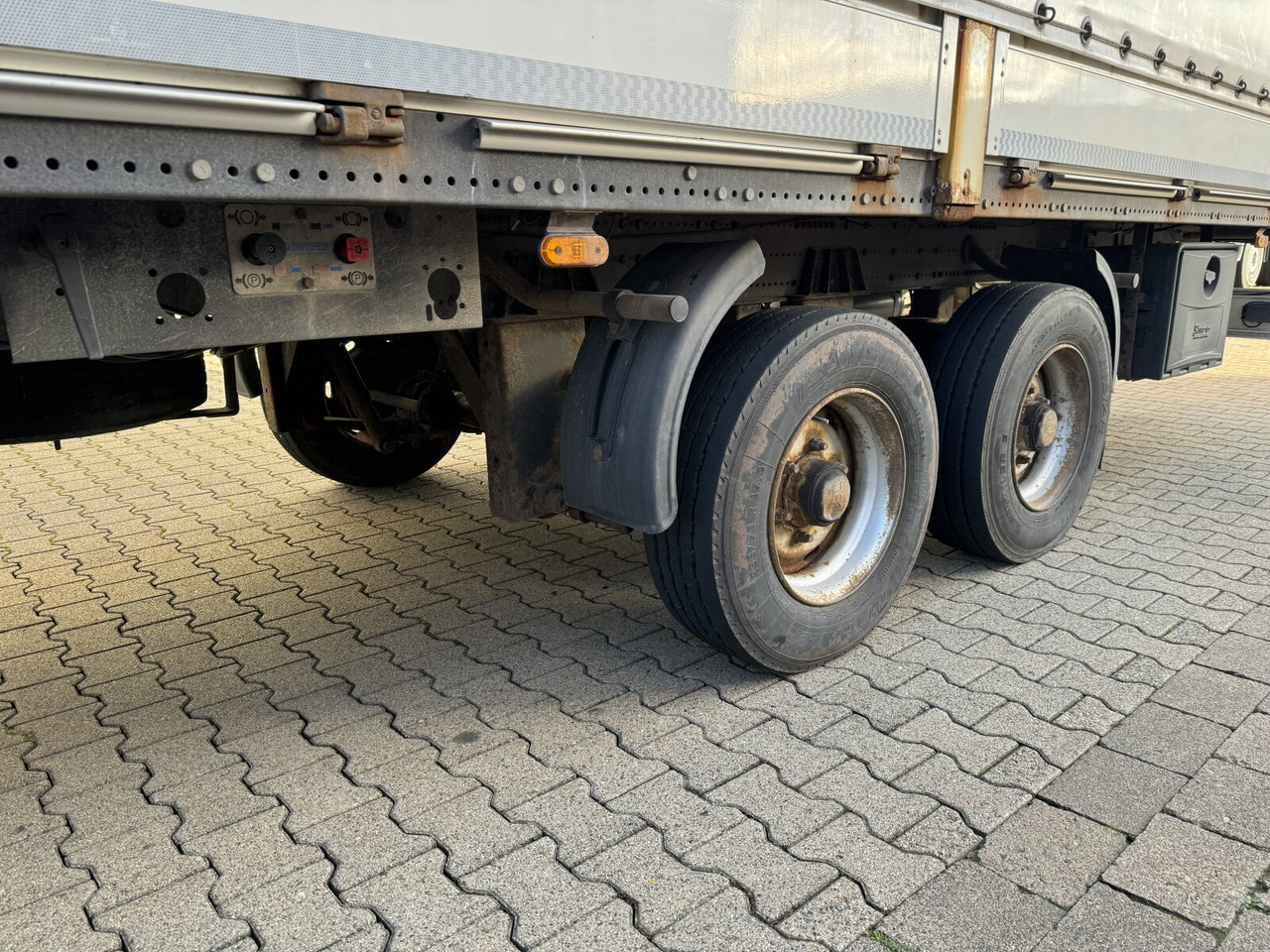 OS2-L105 L/B OS2-L105 L/B, durchladbar, Edscha, Ex-Fahrschule! - Plato/ Tovorna prikolica: slika 3 OS2-L105 L/B OS2-L105 L/B, durchladbar, Edscha, Ex-Fahrschule! - Plato/ Tovorna prikolica: slika 3