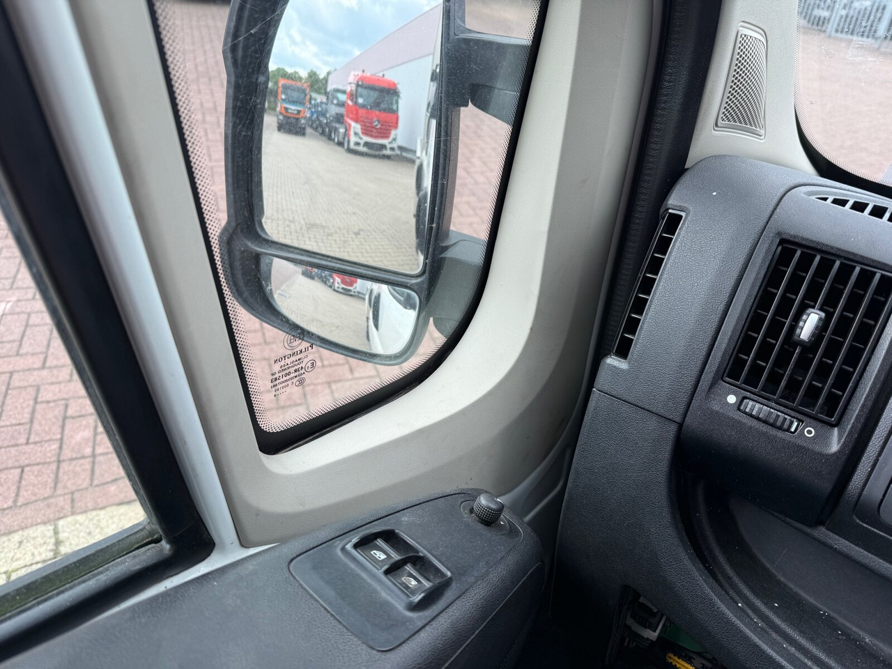 Peugeot Boxer 4x2 Doka Boxer 4x2 Doka - Dostavno vozilo s kesonom, Dostavno vozilo z dvojno kabino: slika 5 Peugeot Boxer 4x2 Doka Boxer 4x2 Doka - Dostavno vozilo s kesonom, Dostavno vozilo z dvojno kabino: slika 5