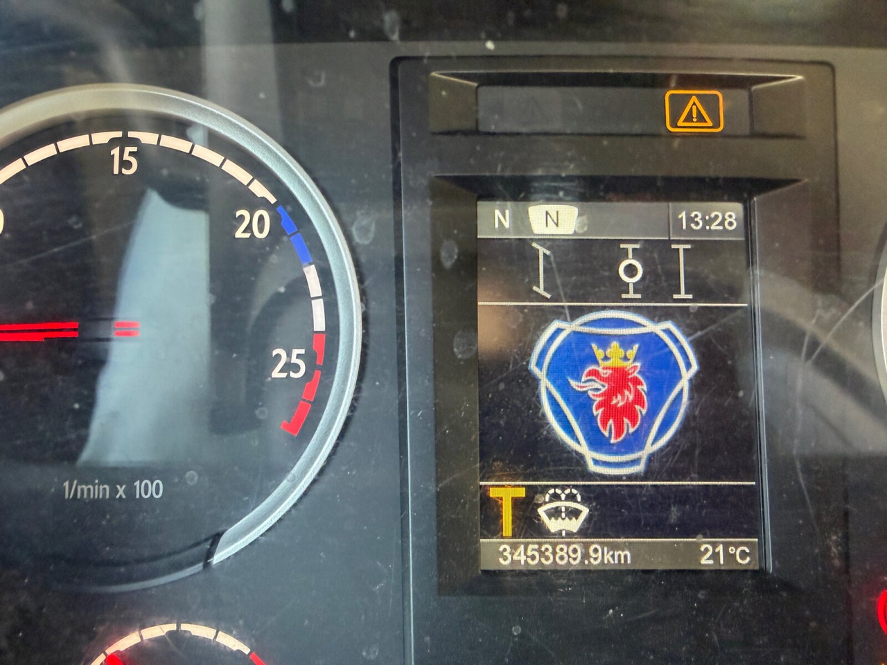 Scania P 320/400 6x2-4 P 320/400 6x2-4, Lenk-/Liftachse, Tele-Absetzanlage, Funk - Komunalni tovornjak: slika 4 Scania P 320/400 6x2-4 P 320/400 6x2-4, Lenk-/Liftachse, Tele-Absetzanlage, Funk - Komunalni tovornjak: slika 4