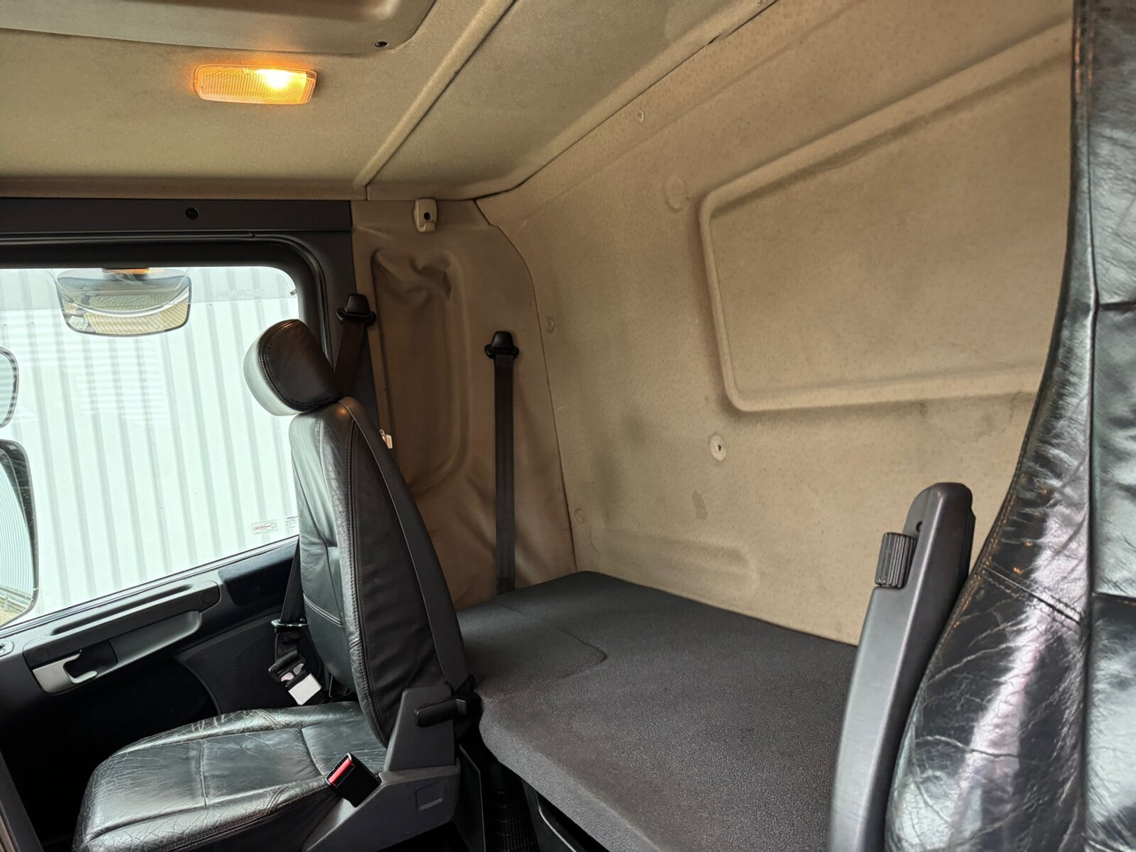 Scania R380 DB 4x2 MNA R380 DB 4x2 MNA, Platz für Heckkran, 2x AHK - Tovornjak z dvigalom, Tovornjak s kesonom: slika 3 Scania R380 DB 4x2 MNA R380 DB 4x2 MNA, Platz für Heckkran, 2x AHK - Tovornjak z dvigalom, Tovornjak s kesonom: slika 3